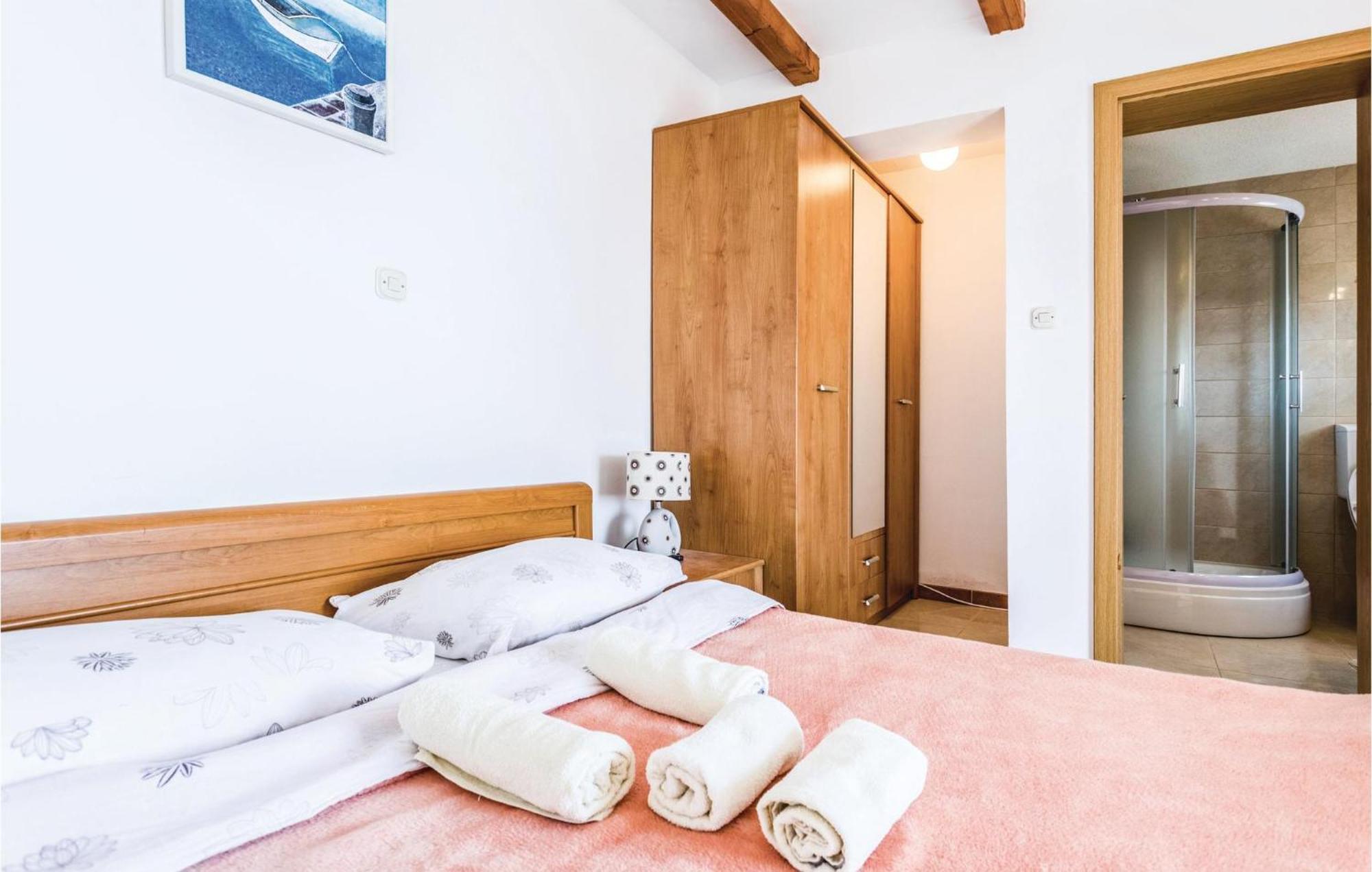 Lovely Apartment In Komarna With House Sea View Klek Esterno foto