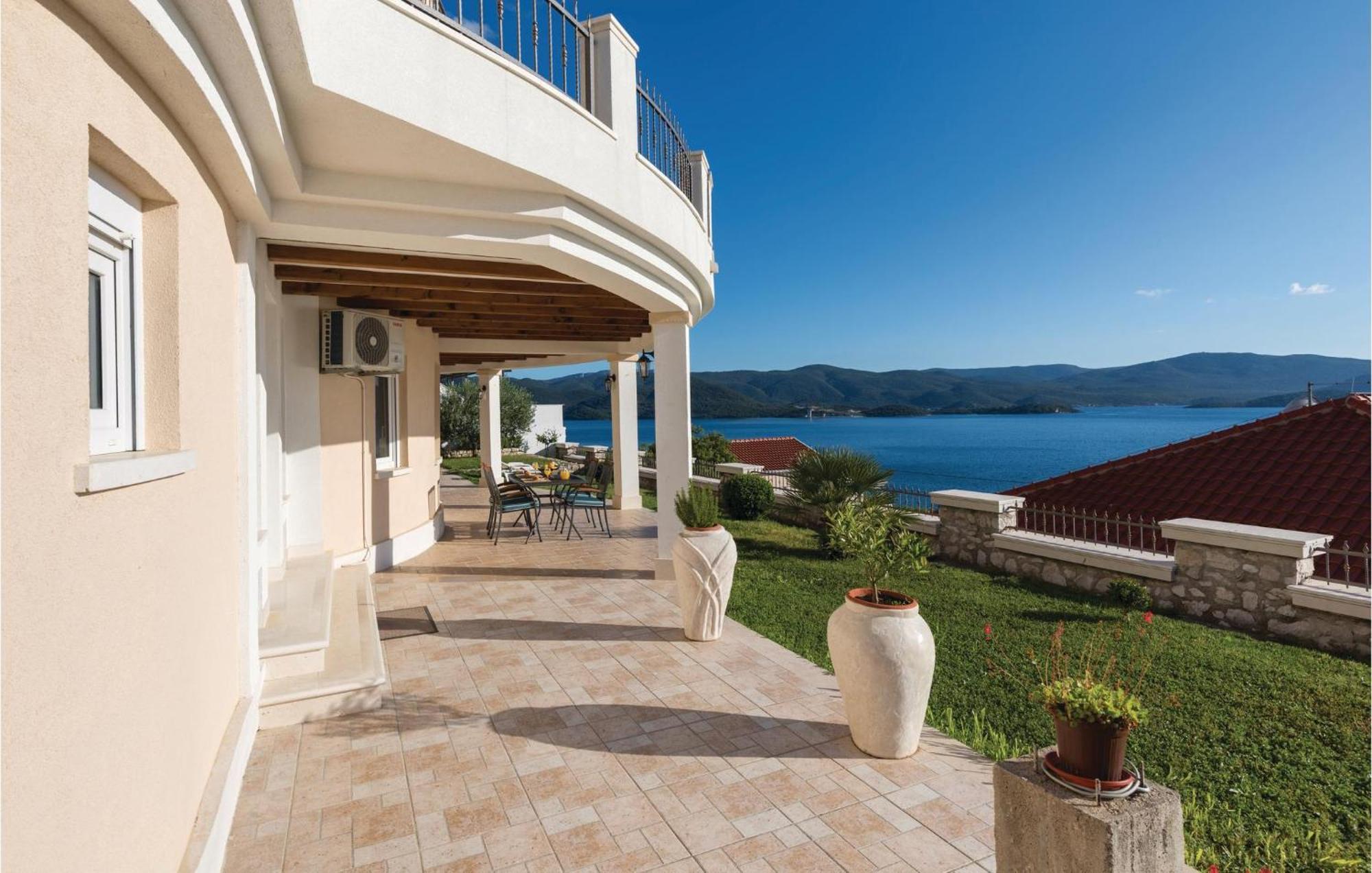 Lovely Apartment In Komarna With House Sea View Klek Esterno foto