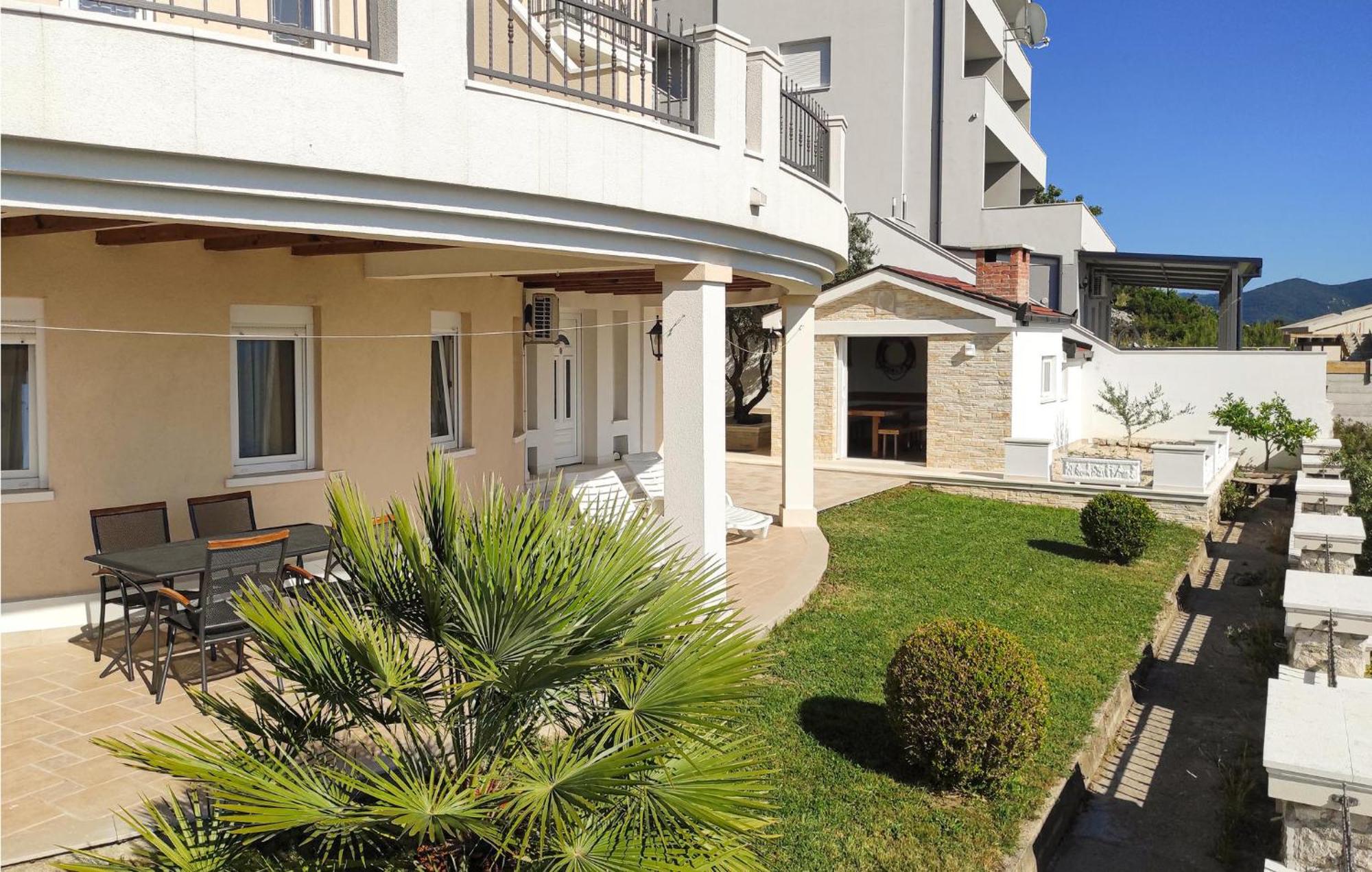 Lovely Apartment In Komarna With House Sea View Klek Esterno foto