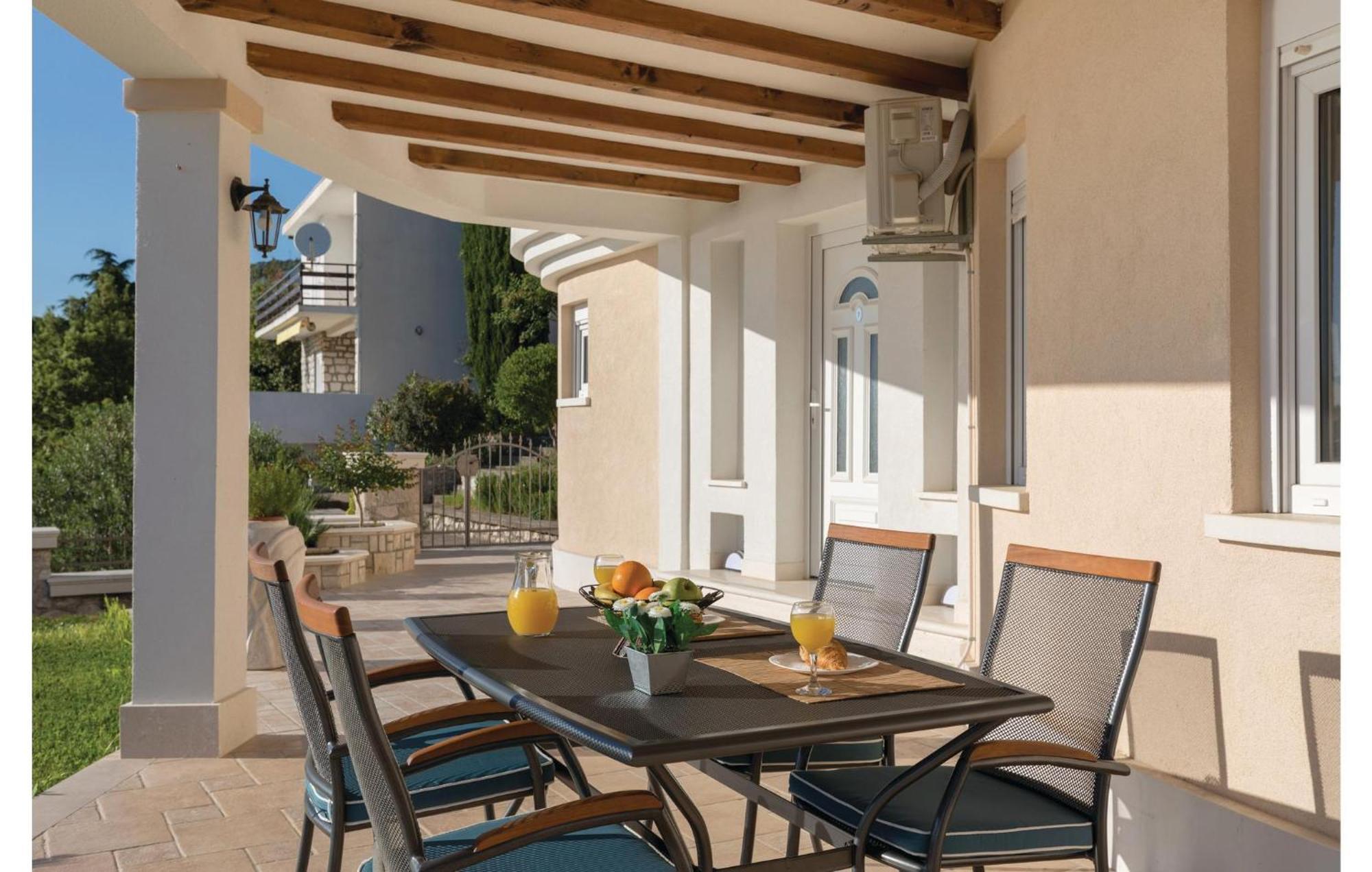 Lovely Apartment In Komarna With House Sea View Klek Esterno foto