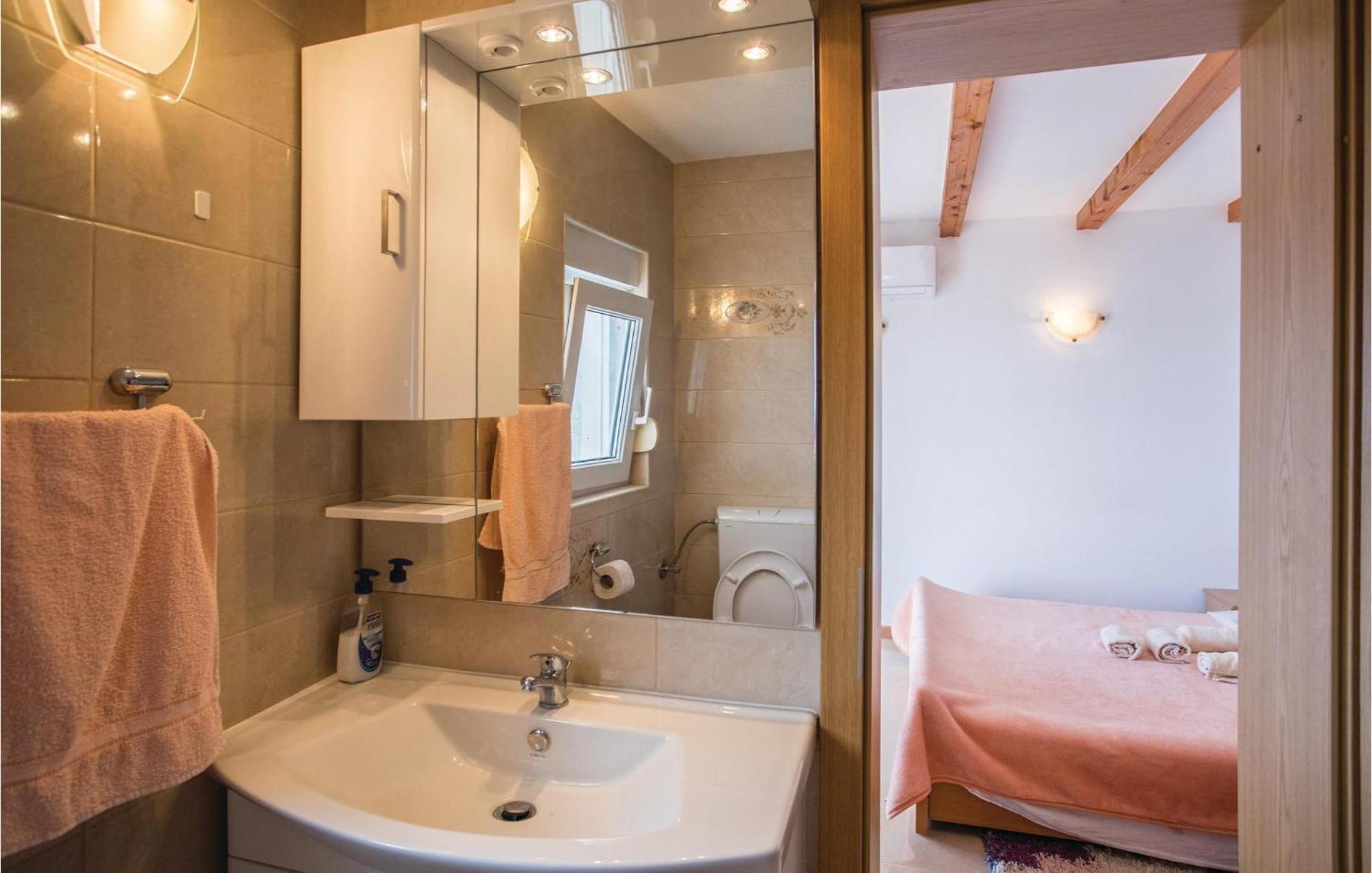 Lovely Apartment In Komarna With House Sea View Klek Esterno foto