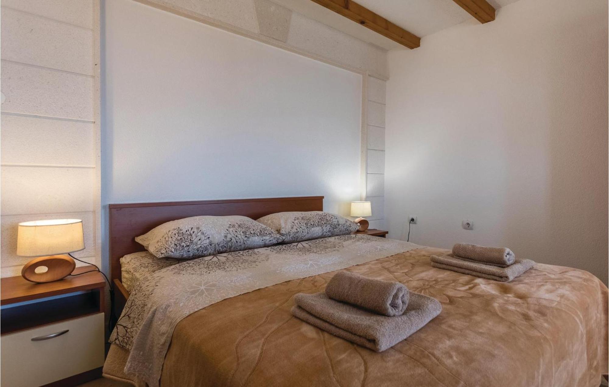 Lovely Apartment In Komarna With House Sea View Klek Esterno foto