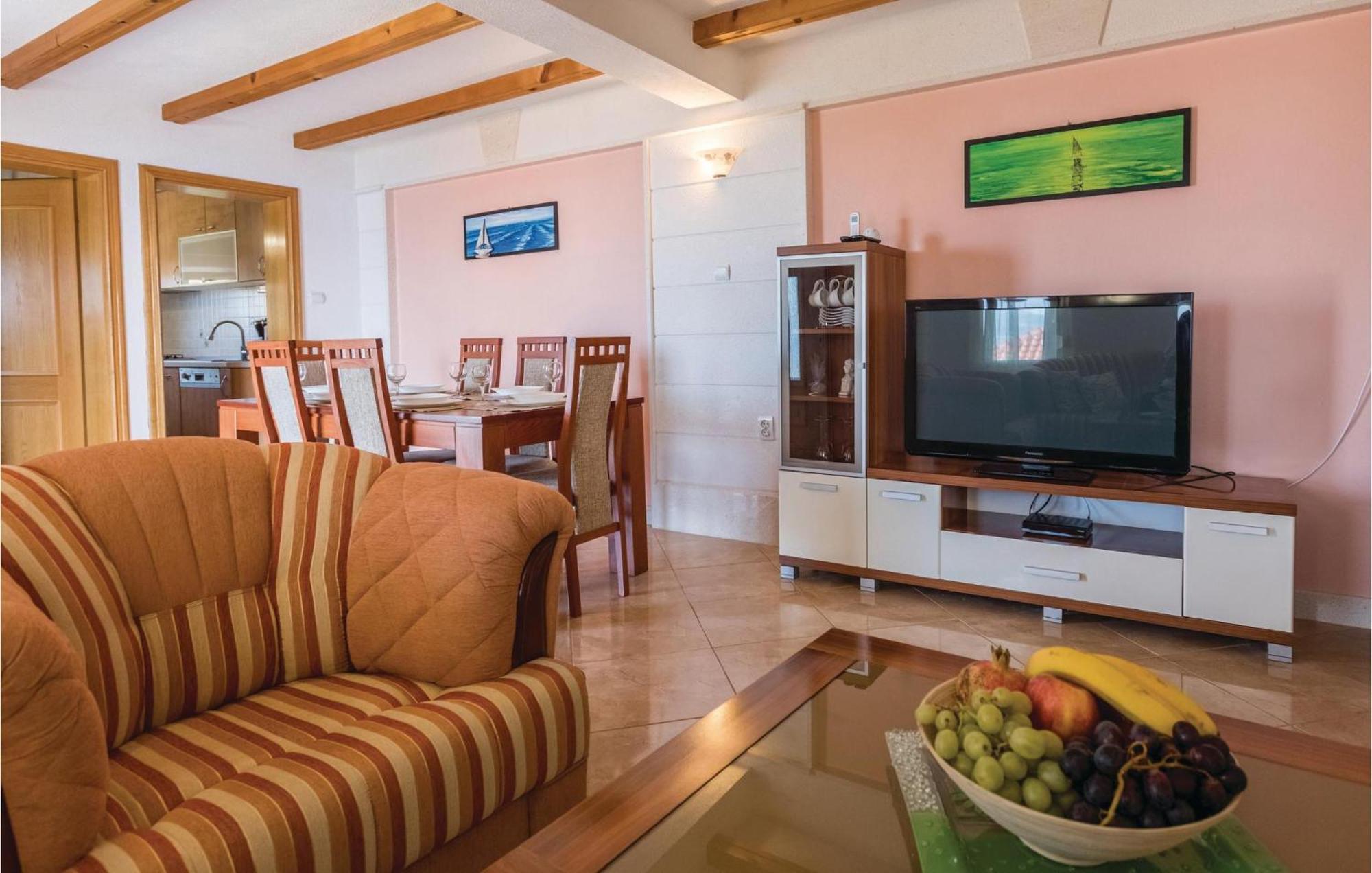 Lovely Apartment In Komarna With House Sea View Klek Esterno foto