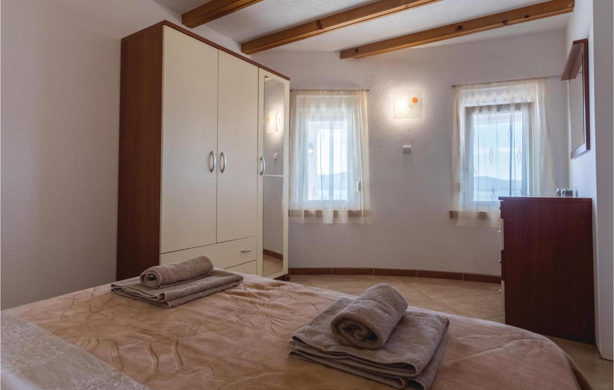 Lovely Apartment In Komarna With House Sea View Klek Esterno foto